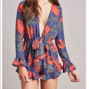 Tularosa NWT Bishop Deep-V Floral Romper. Size M.